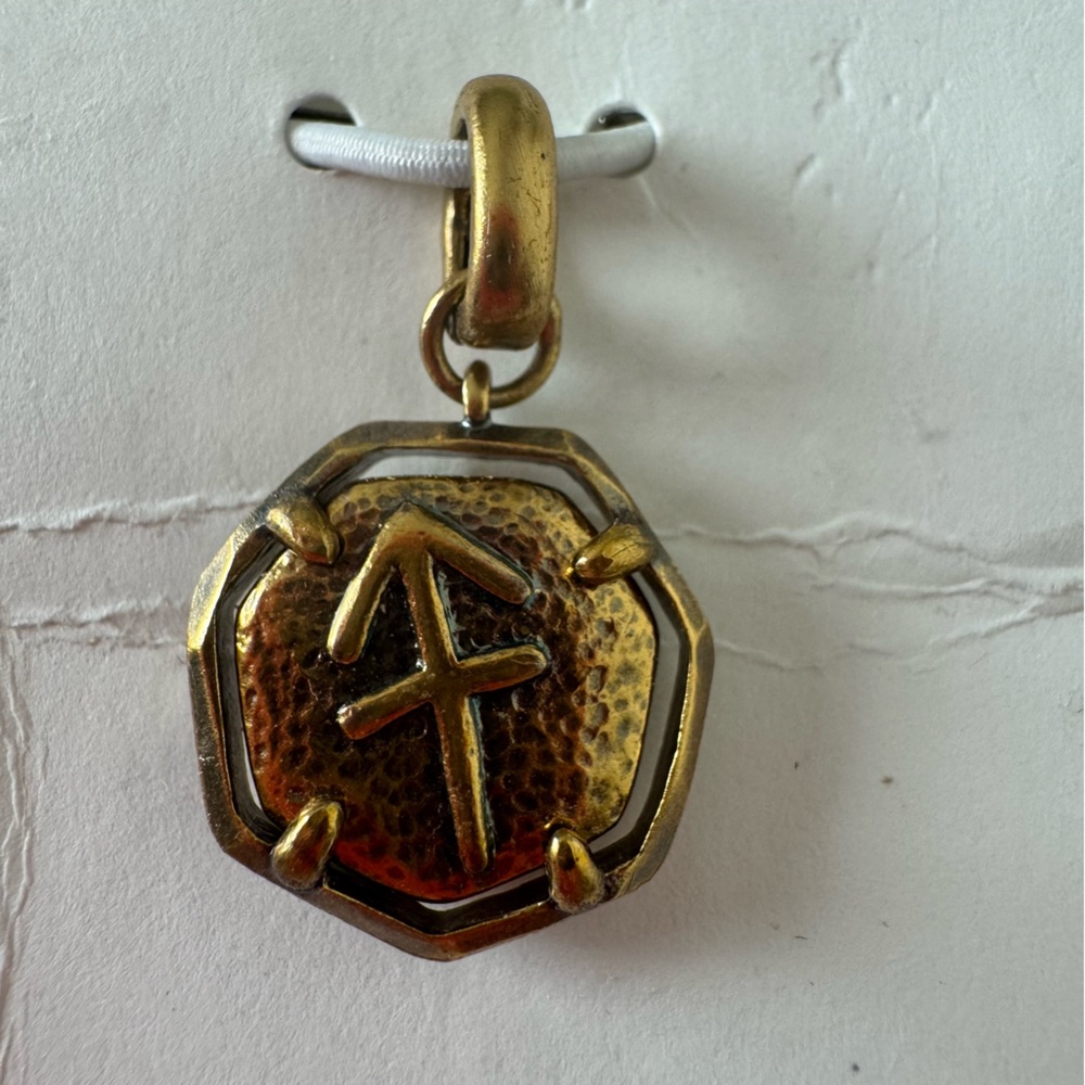 Kendra Scott Gold Metal Astrology Sagittarius Arrow Necklace Pendant Charm